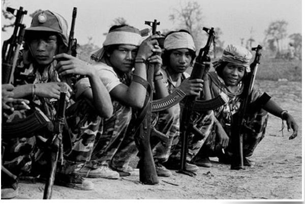 An image of Khmer Rouge soldiers getting raady for battle
