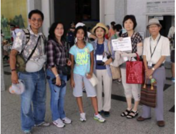 An image of author's family and Mr. Hirai Shouzou, the Hiroshima survivor.